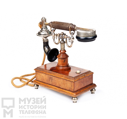 Настольный телефонный аппарат