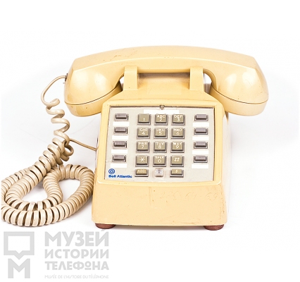 Настольный телефонный аппарат