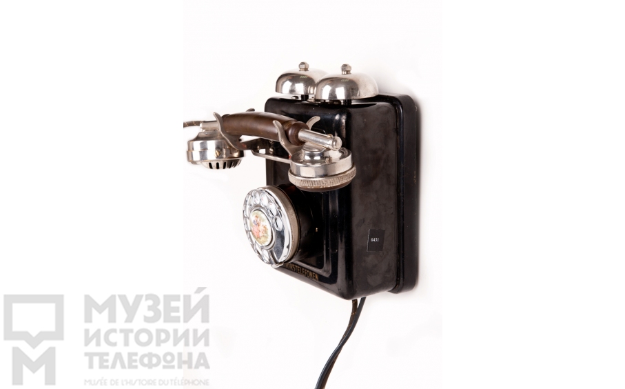 Настенный телефонный аппарат