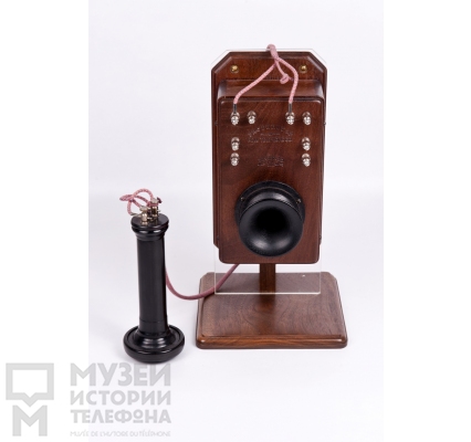 Настольны йтелефонный аппарат