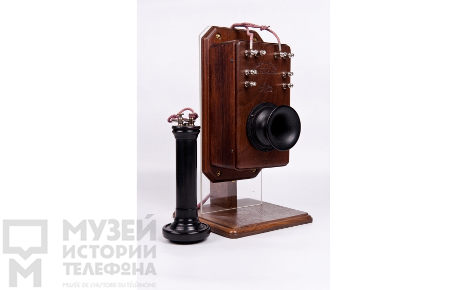 Настольны йтелефонный аппарат