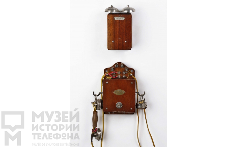 Настенный телефонный аппарат