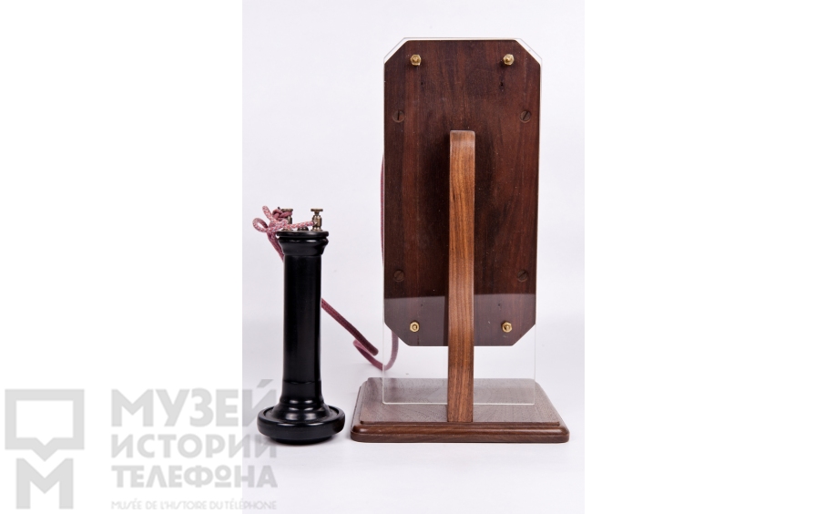Настольны йтелефонный аппарат