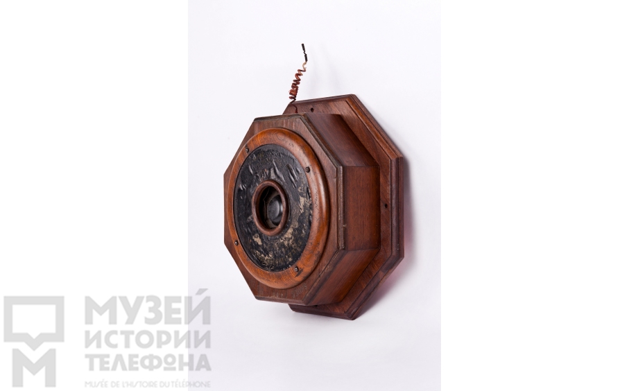 Настенный телефонный аппарат