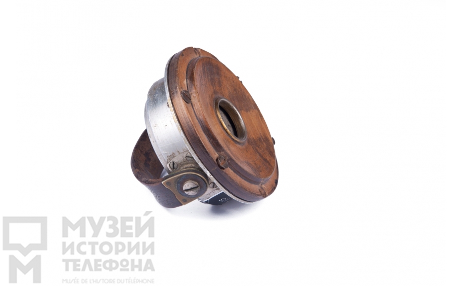 Наушник