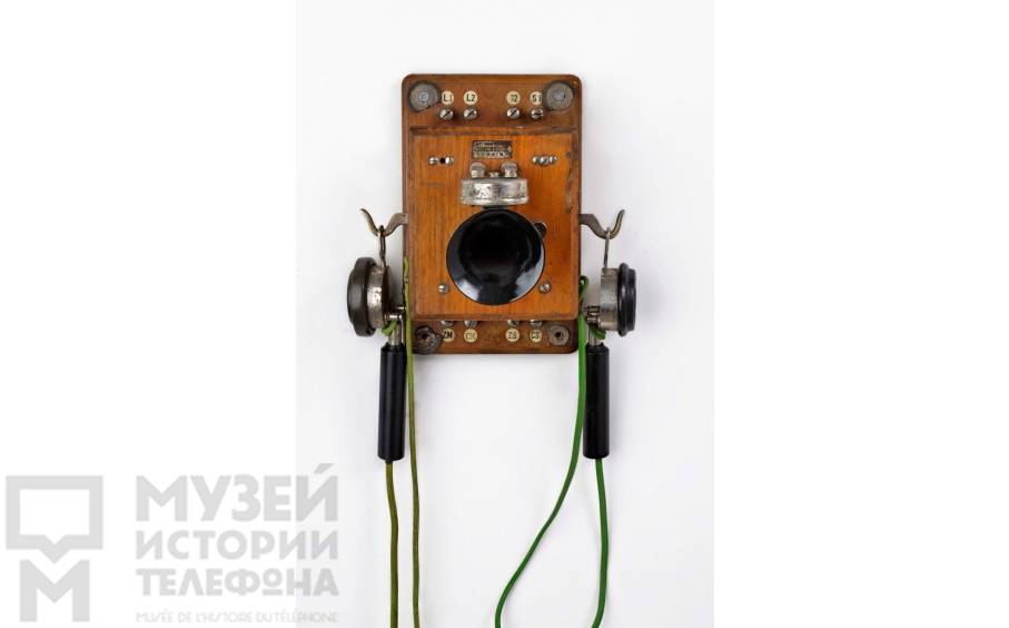 Настенный телефонный аппарат