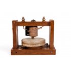 Историческая реплика первого телефона Белла 1875 года