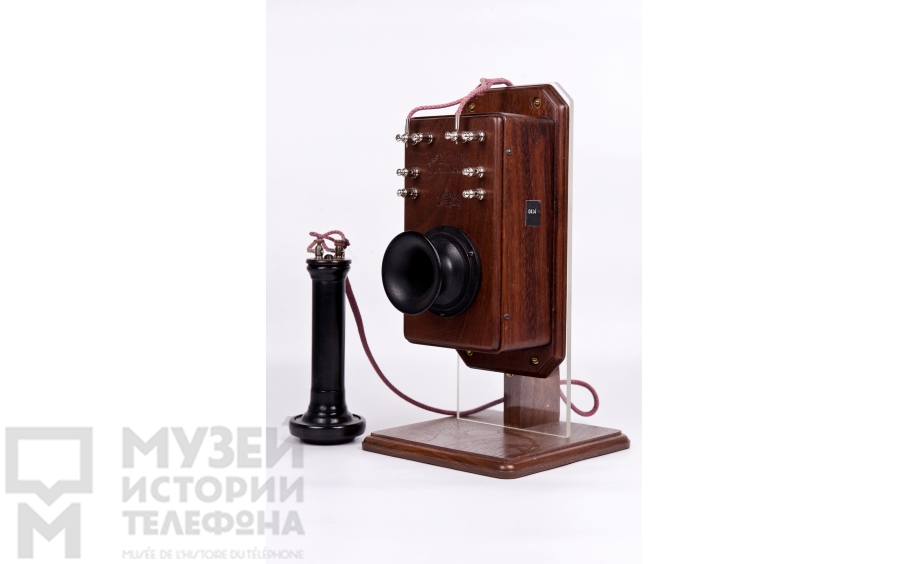 Настольны йтелефонный аппарат