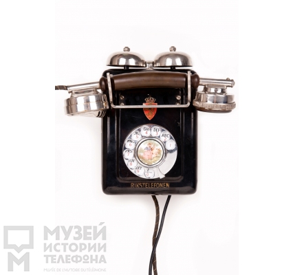 Настенный телефонный аппарат