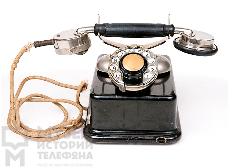 Телефонный аппарат системы АТС с микротелефонной трубкой и поляризованным звонком в корпусе из листового металла