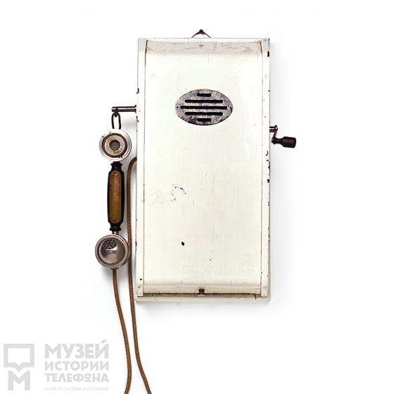 Телефонный аппарат индукторного вызова с микротелефонной трубкой и встроенным звонком