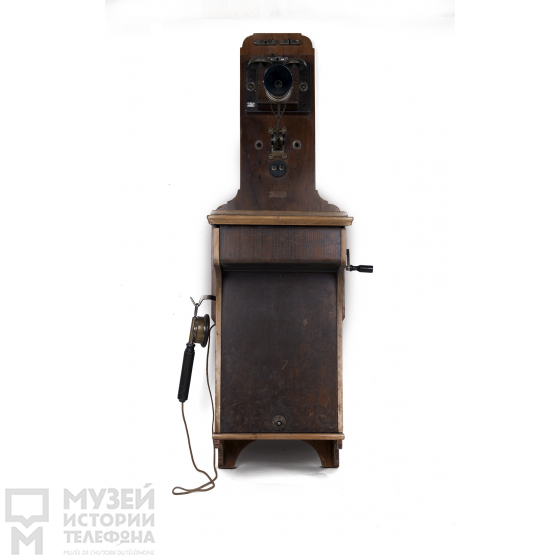 Телефонный аппарат системы МБ с ложкообразной трубкой, индукторным звонком, полочкой для письма и микрофоном на подвижной штанге
