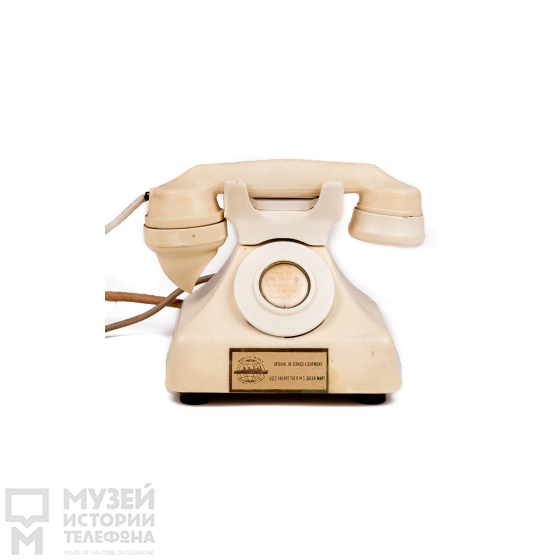 Каютный телефон прямого вызова в бакелитовом корпусе цвета слоновой кости, создан для круизного лайнера "Куин Мэри"
