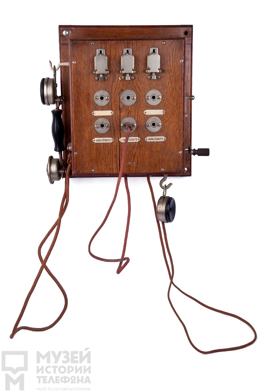 Настенный коммутатор на 6 номеров и три линии с микротелефонной трубкой, встроенным индуктором и дополнительным наушником, система МБ