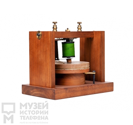 Настольный телефонный аппарат