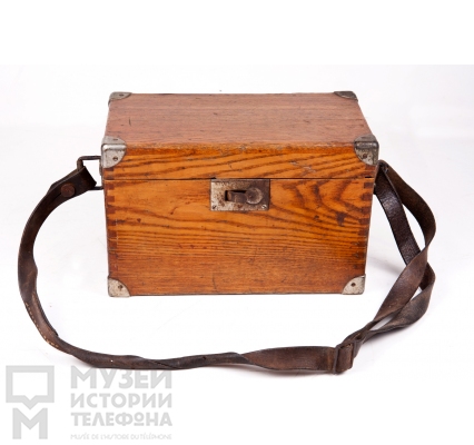 Переносной полевой телефон