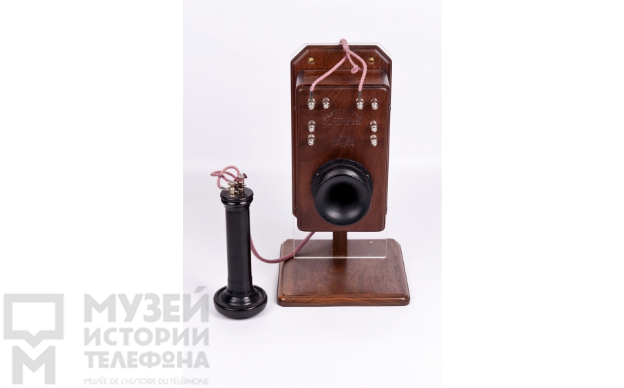 Настольны йтелефонный аппарат
