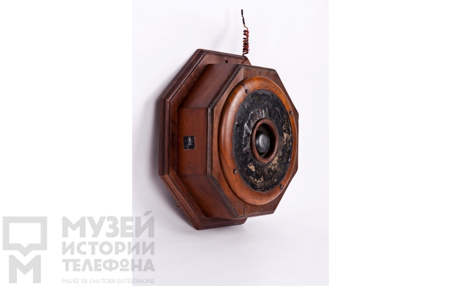 Настенный телефонный аппарат