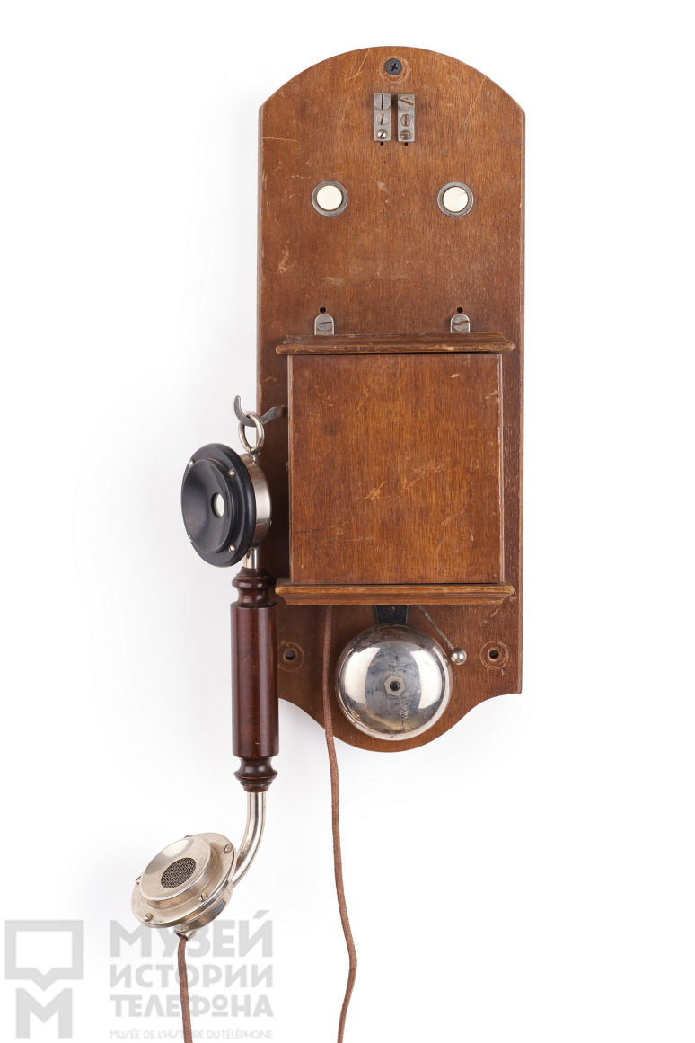 Телефонный аппарат внутренней связи на 2 линии в деревянном корпусе с микротелефонной трубкой и наружным звонком постоянного тока