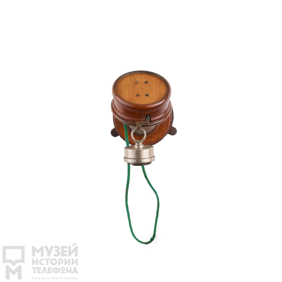 Телефонный аппарат с деревянной мембраной