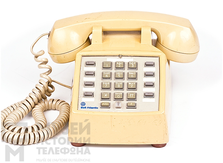 Телефонный аппарат системы АТС с кнопочным набором номера, модель HAC4500-44M