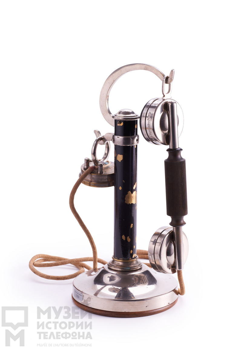 Телефонный аппарат-стойка из металла системы ЦБ с микротелефонной трубкой и дополнительным наушником, модель "подсвечник-кнут"