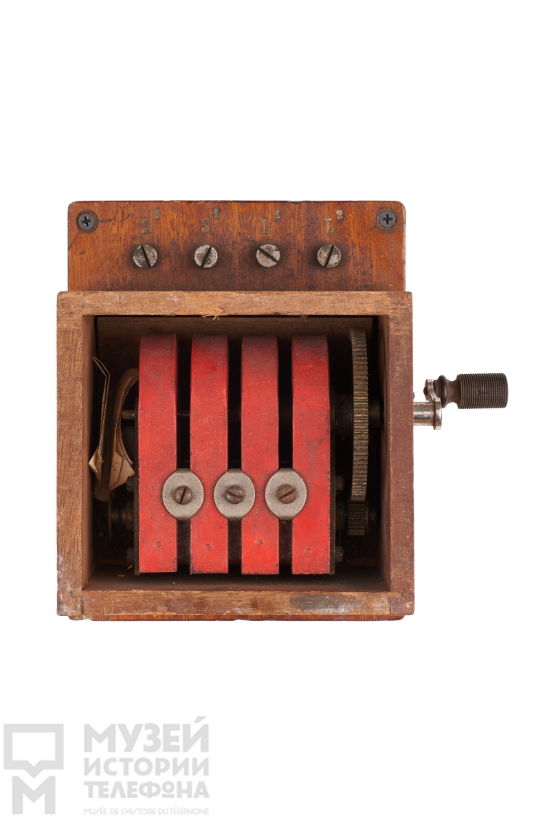 Электромагнитный индуктор в деревянном корпусе