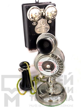 Телефонный аппарат-стойка с настенным звонком - один из первых телефонов системы АТС, диск-номеронабиратель модели "кастет"