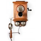 Телефонный аппарат индукторного вызова с микрофоном на подвижной штанге, ложкообразным наушником и поляризованным звонком