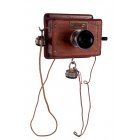 Телефонный аппарат в деревянном корпусе с угольным микрофоном и двумя наушниками, система МБ, модель 1910 